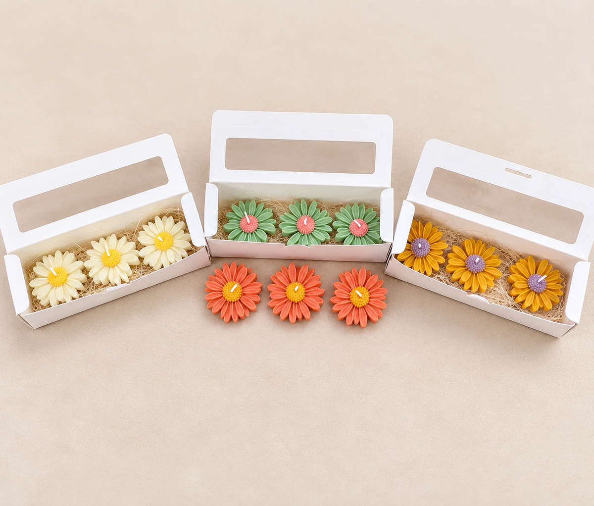 Handgefertigte Blumenkerzen im 3er-Set in Creme, Grün, Gelb und Koralle von Flomati
