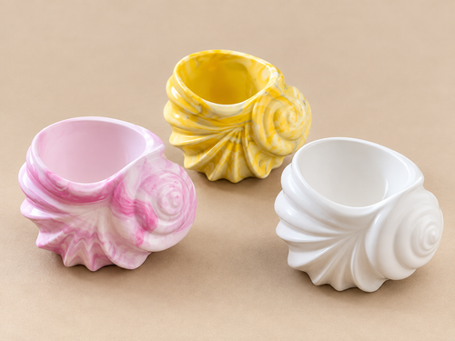 Handgefertigte Dekogefäße im Muschel-Design aus Spezialgips in Rosa, Gelb und Weiß von Flomati