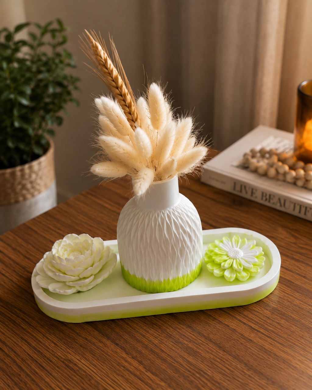 Handgefertigtes Deko-Set aus Spezialgips mit Vase, Blumenornamenten und Tablett von Flomati