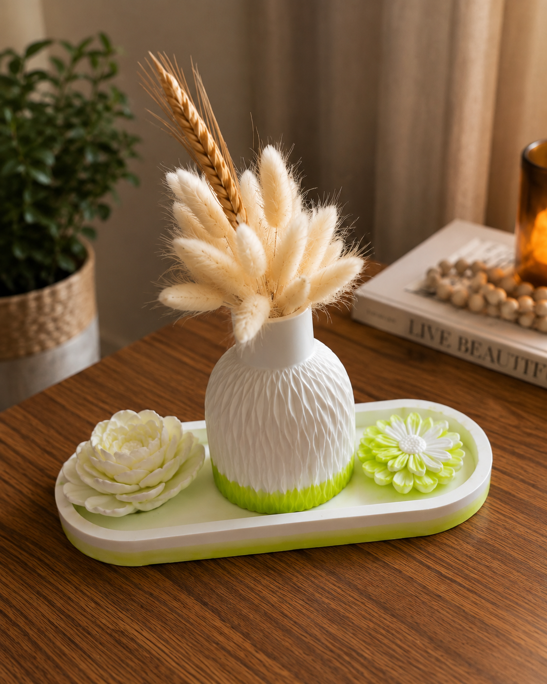 Handgefertigtes Deko-Set aus Spezialgips mit Vase, Blumenornamenten und Tablett von Flomati