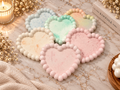 Handgefertigte Herzschale aus Spezialgips mit Kugelrand in Pastellfarben von Flomati