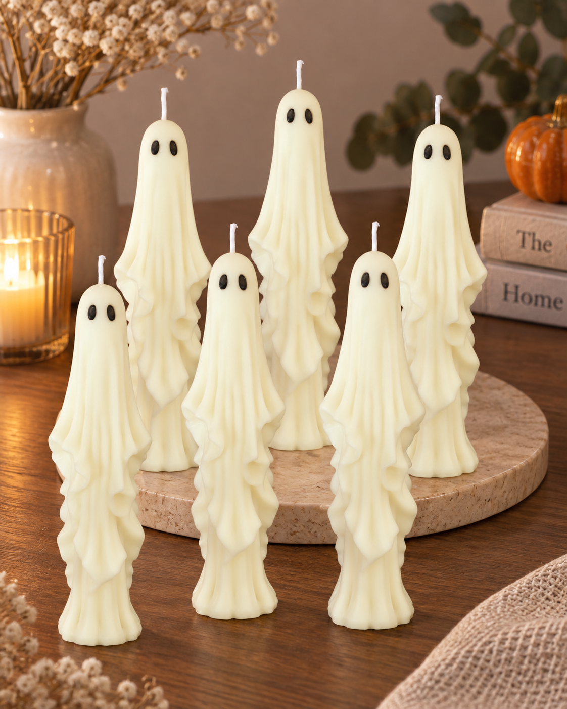 Handgefertigte Geisterkerzen in Creme und Hellgelb für Halloween von Flomati
