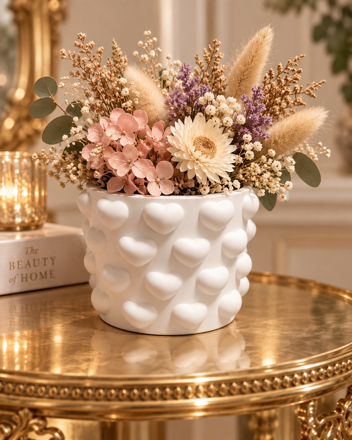 Weiße Dekovase mit 3D-Herzdesign und Trockenblumen – Flomati